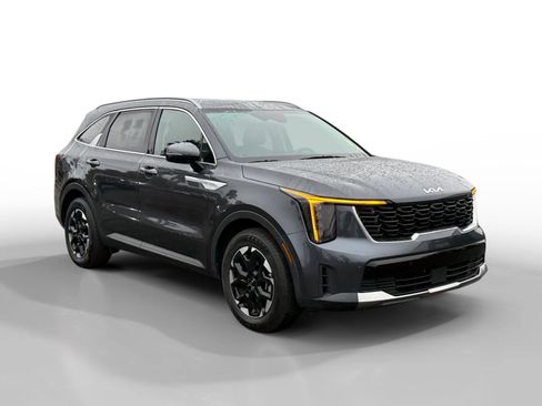 Used 2024 Kia Sorento S image 7