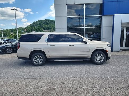 Used 2023 Chevrolet Suburban LT AWD/4WD image 4