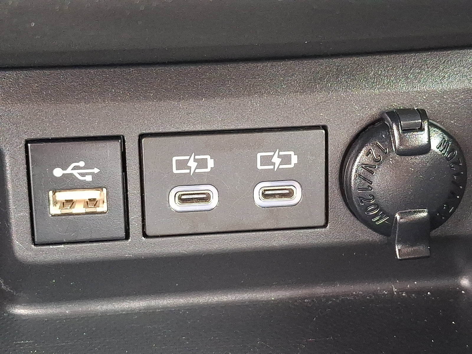 Used 2024 Toyota Highlander LE AWD/4WD image 24