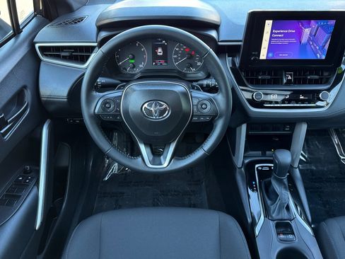 Certified 2025 Toyota Corolla Cross SE image 14