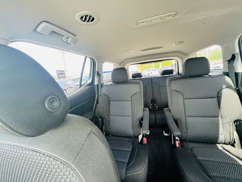 Used 2023 GMC Acadia SLE w/ Driver Convenience Package FWD image 29