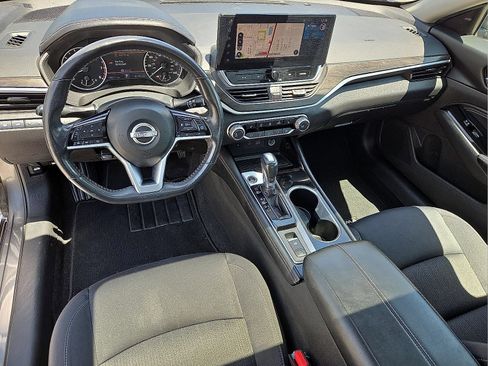Used 2023 Nissan Altima 2.5 SV w/ SV Premium Package FWD image 6