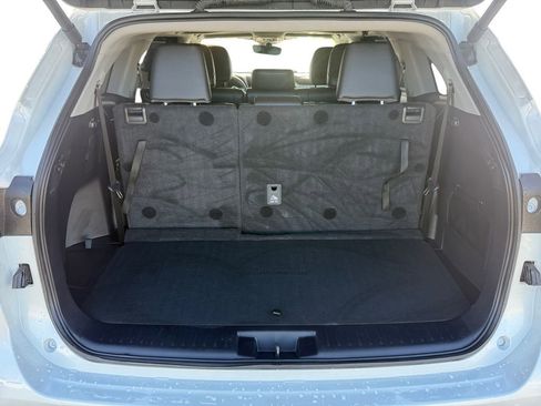Used 2024 Toyota Highlander XLE FWD image 19