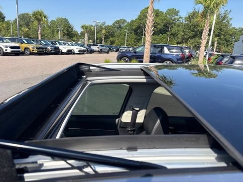 Used 2024 Kia Sorento S w/ Panoramic Sunroof Package FWD image 9