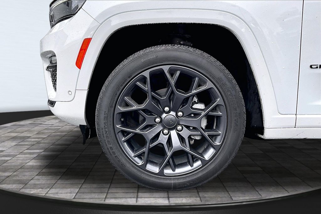 Certified 2025 Jeep Grand Cherokee Summit w/ Obsidian Package AWD/4WD image 29