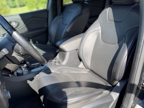 Used 2019 Jeep Cherokee Limited AWD/4WD image 13