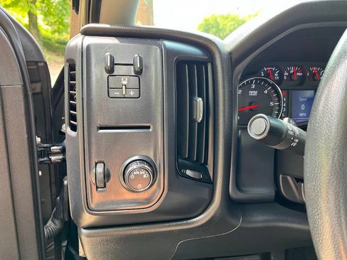 Used 2019 Chevrolet Silverado 2500 W/T w/ WT Convenience Package AWD/4WD image 11