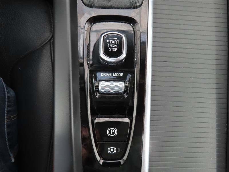Used 2020 Volvo XC60 T6 Momentum w/ Protection Package Premier AWD/4WD image 30