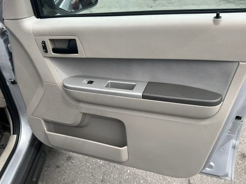 Used 2011 Ford Escape 2WD Hybrid image 11