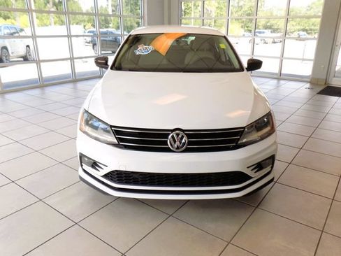 Used 2018 Volkswagen Jetta Wolfsburg Edition FWD image 3