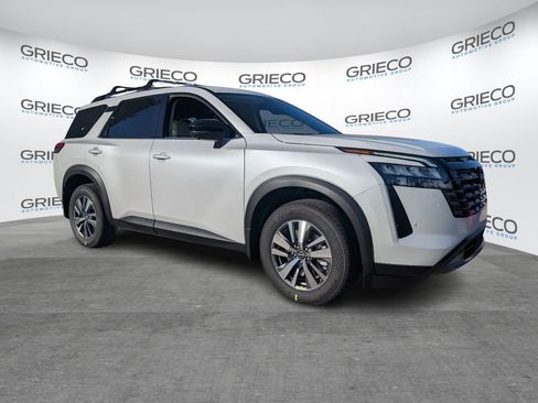 New 2026 Nissan Pathfinder SL image 1