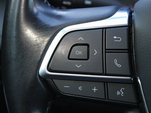 Used 2020 Toyota Highlander LE image 27