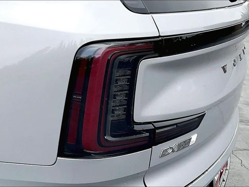 New 2025 Volvo EX90 Plus w/ Protection Package Premier image 25