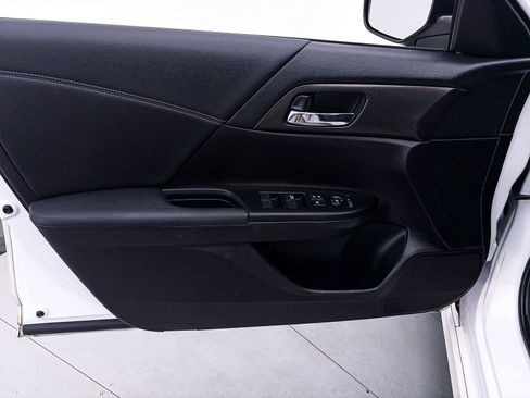 Used 2017 Honda Accord Sport image 12