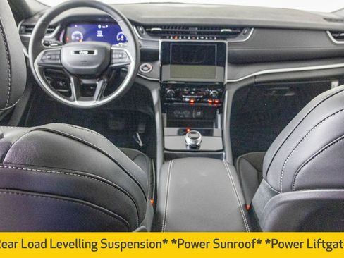 New 2025 Jeep Grand Cherokee Laredo image 4