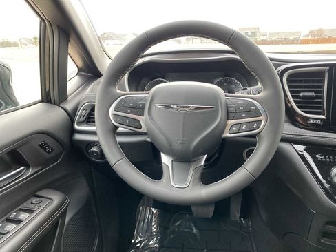 New 2026 Chrysler Pacifica Select image 29