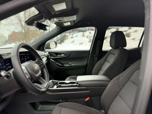 Used 2025 Chevrolet Equinox LT w/ Safety and Technology Package image 13