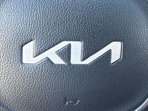 Used 2023 Kia Sorento LX AWD/4WD image 34