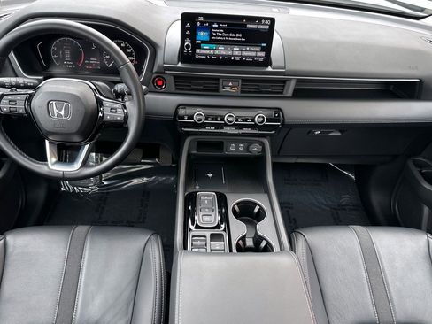 Used 2024 Honda Pilot Touring image 14