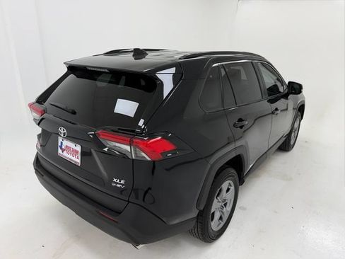 Used 2025 Toyota RAV4 XLE AWD/4WD image 40