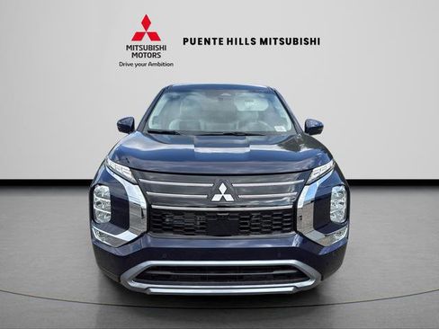 New 2026 Mitsubishi Outlander SE image 2