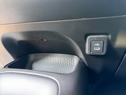 Used 2025 Toyota Corolla LE FWD image 27