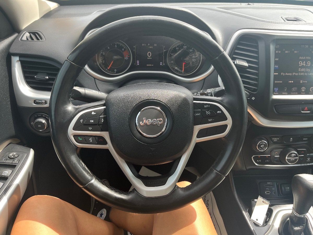 Used 2017 Jeep Cherokee Latitude w/ Comfort/Convenience Group FWD image 17