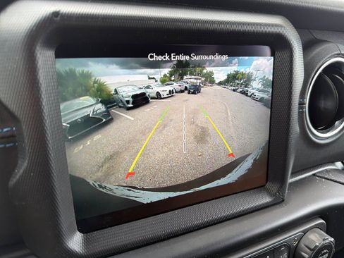 Used 2022 Jeep Wrangler Unlimited Rubicon 4xe w/ Cold Weather Group AWD/4WD image 26