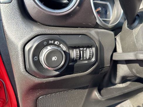 Used 2021 Jeep Wrangler Unlimited Sahara AWD/4WD image 44