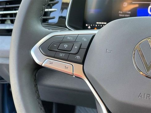 Used 2025 Volkswagen Jetta SE FWD image 22