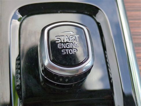 Used 2025 Volvo S60 B5 Plus image 27