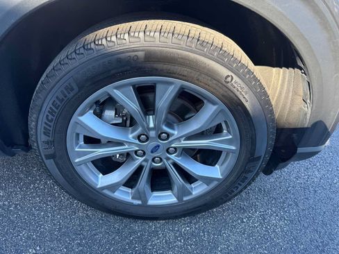 Used 2023 Ford Explorer XLT w/ Equipment Group 202A AWD/4WD image 32