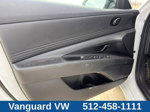 Used 2025 Hyundai Elantra SEL FWD image 11