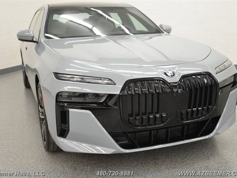 Used 2023 BMW 760i xDrive w/ Executive Package AWD/4WD image 5