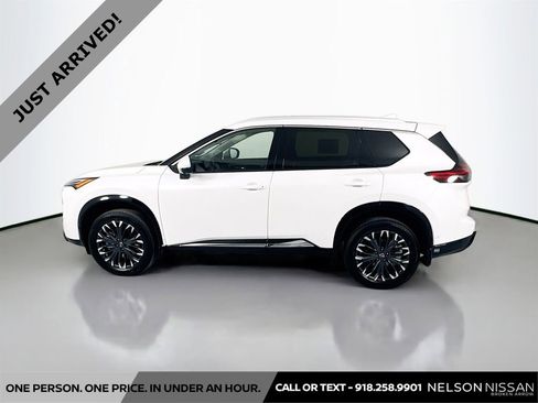 Certified 2025 Nissan Rogue Platinum w/ Tech Package image 8