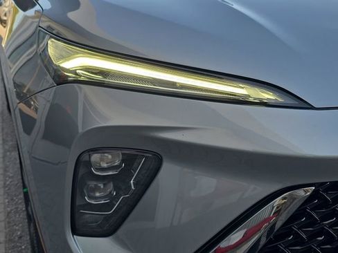 Certified 2025 Buick Envision Sport Touring image 10