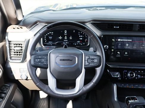 Used 2025 GMC Sierra 1500 Denali AWD/4WD image 19