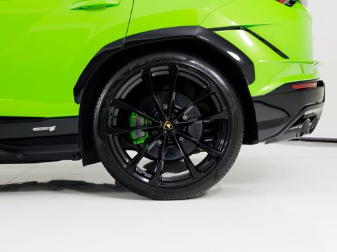 Used 2023 Lamborghini Urus S image 11