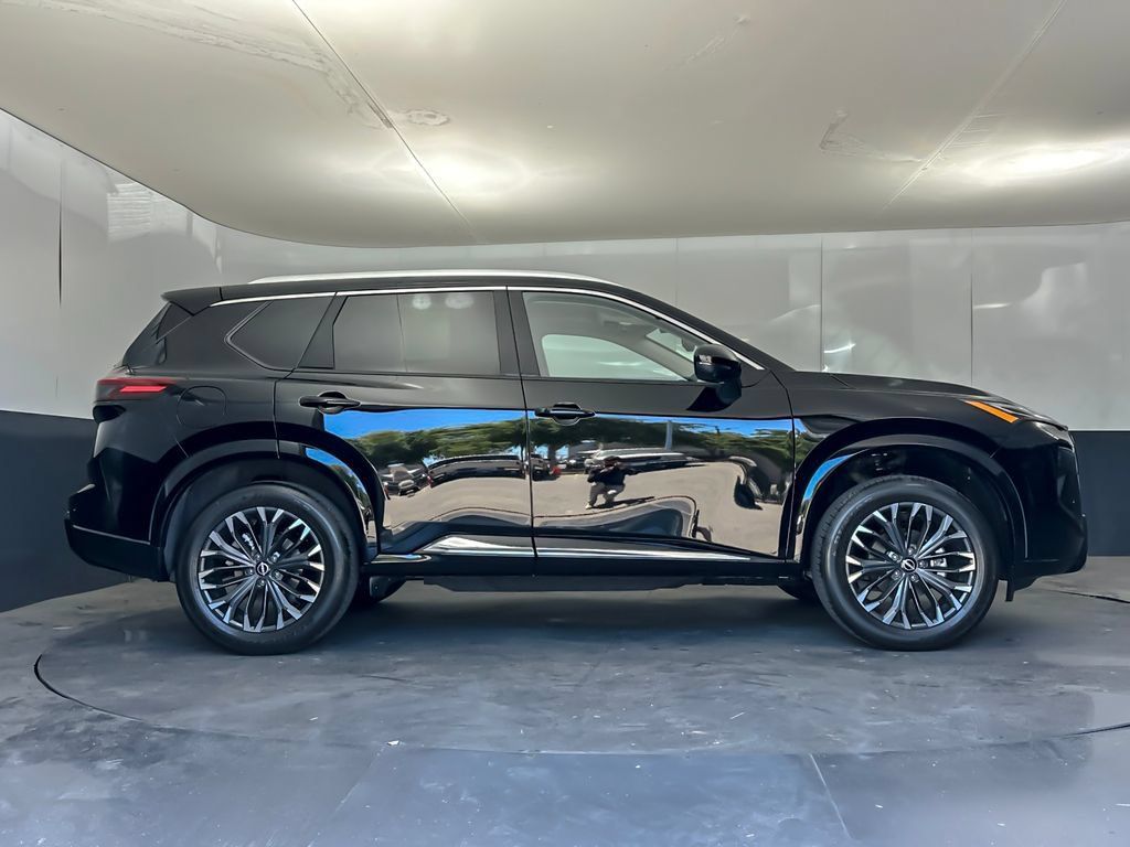 Used 2026 Nissan Rogue Platinum w/ Platinum Premium Package AWD/4WD image 2