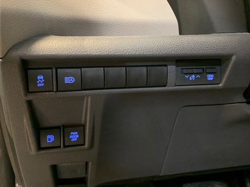 Used 2023 Toyota Sienna Limited w/ Protection Package (TMS) image 21