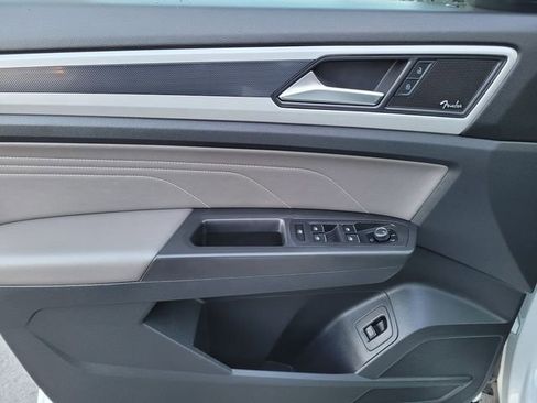 Used 2022 Volkswagen Atlas SEL Premium image 18