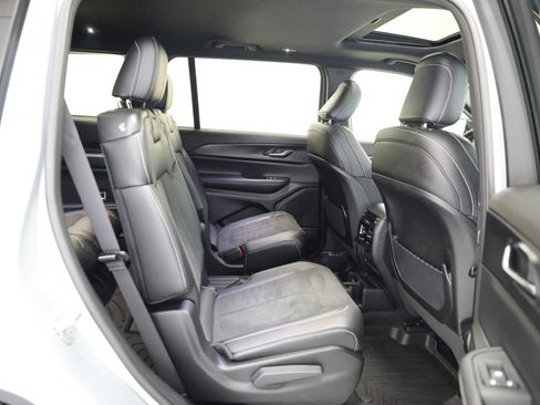 Used 2025 Jeep Grand Cherokee L Altitude image 17