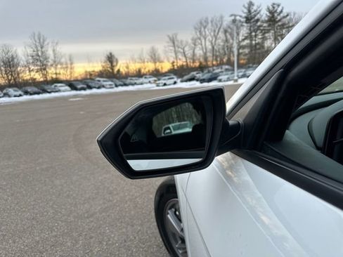 Used 2025 Hyundai Elantra SE image 13