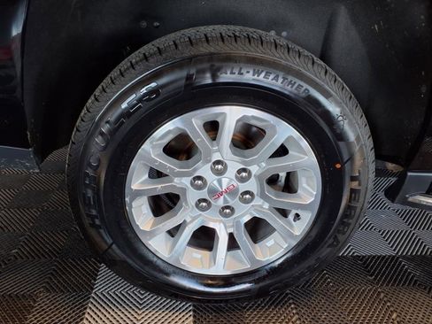 Used 2019 GMC Yukon XL SLT w/ Open Road Package image 9