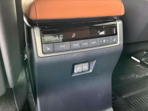 Used 2024 Lexus GX 550 w/ Accessory Package (2T) AWD/4WD image 29