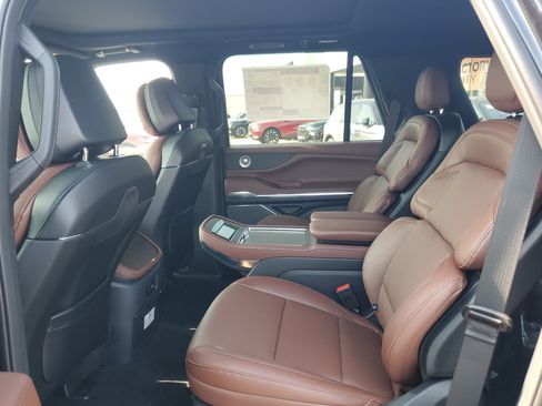 New 2026 Lincoln Navigator Reserve image 27