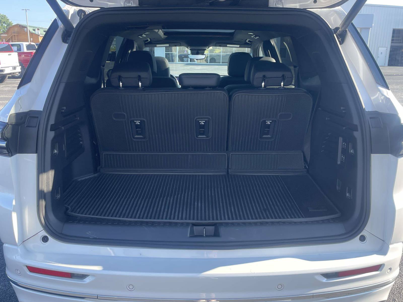 Used 2025 Buick Enclave Avenir w/ Super Cruise Package AWD/4WD image 6