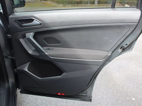 Used 2018 Volkswagen Tiguan S image 32