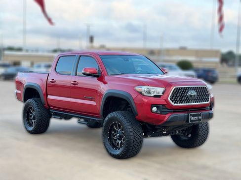 Used 2019 Toyota Tacoma TRD Off-Road AWD/4WD image 6