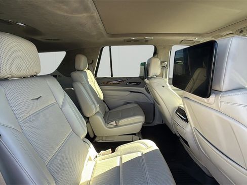 Used 2021 Cadillac Escalade Sport Platinum image 34